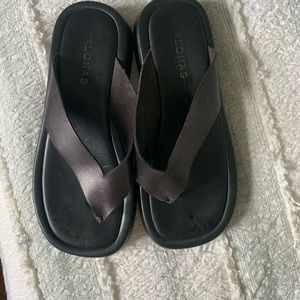 ALOHAS BLACK THONG SANDALS